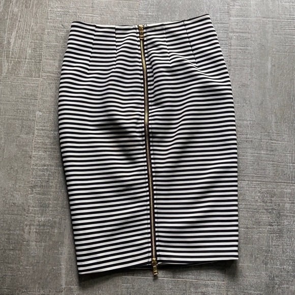 Guess pencil skirt - Picture 1 of 4